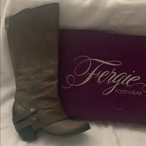Fergie Linda grey boots